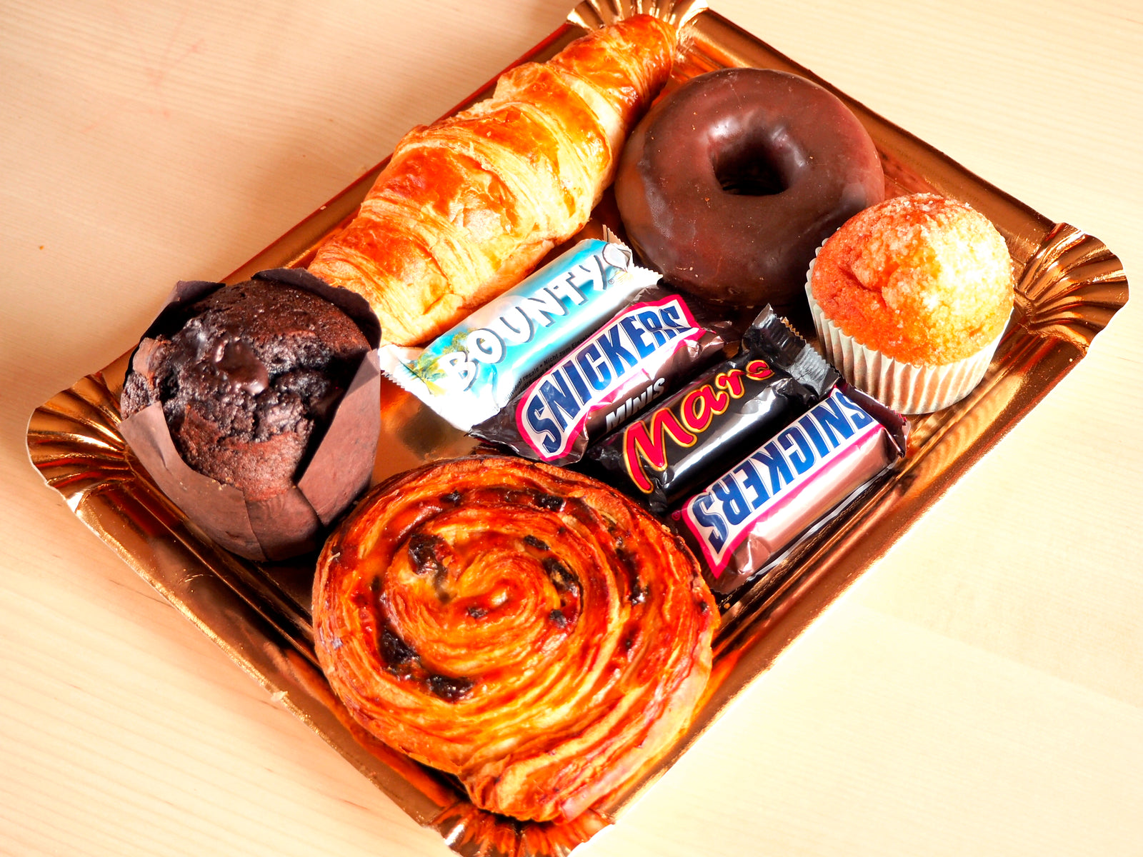 madalenas caracola croissant donut chocolatinas bandeja de dulces adicional a cualquier cesta cestas desayunos meriendas brunch regalos domicilio 